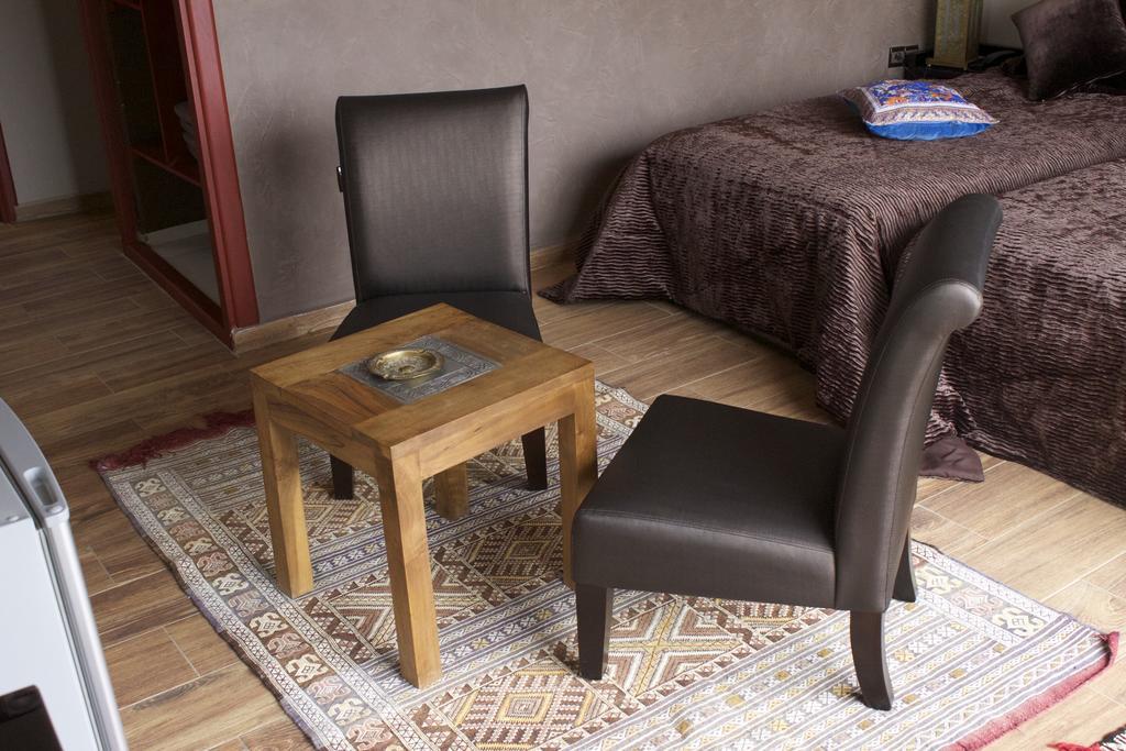 Collier De La Colombe Hotel Meknes Room photo