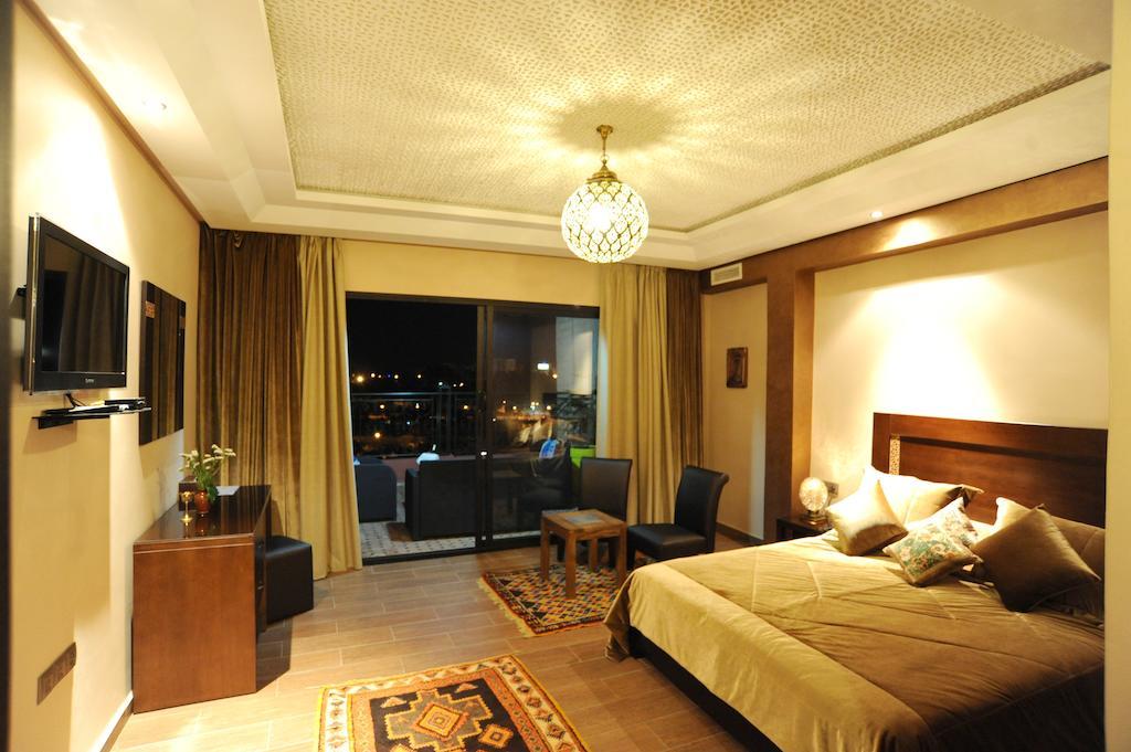 Collier De La Colombe Hotel Meknes Room photo