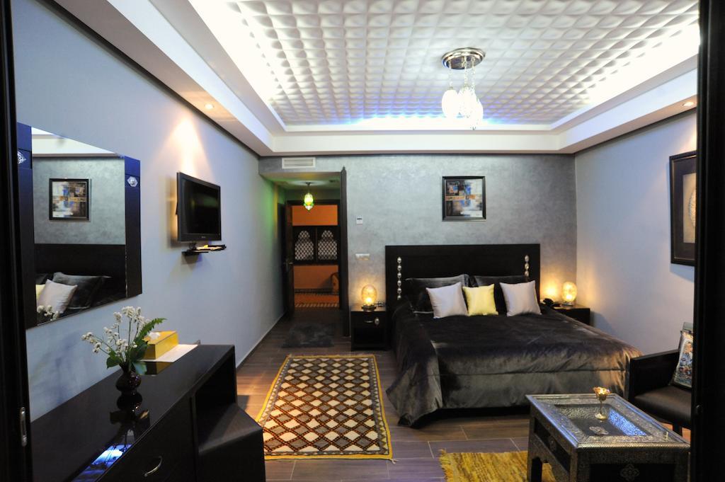 Collier De La Colombe Hotel Meknes Room photo