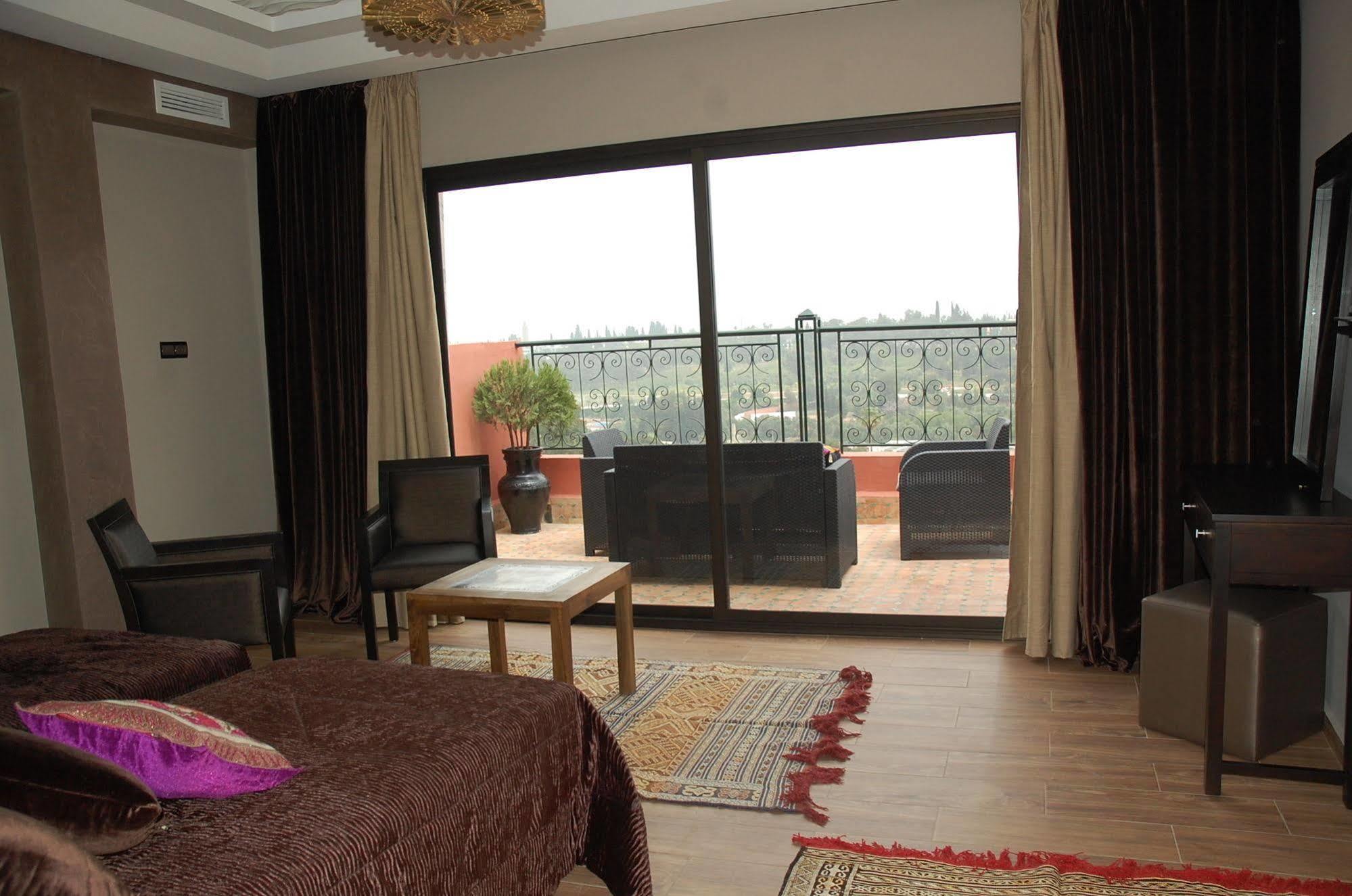 Collier De La Colombe Hotel Meknes Exterior photo